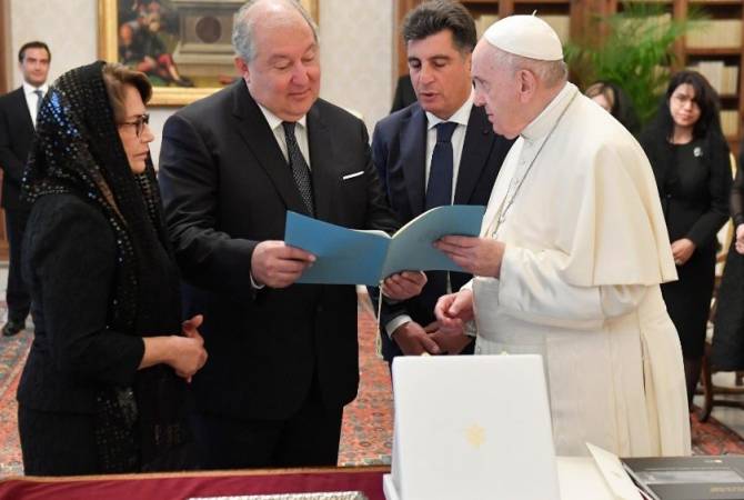 Ermenistan Cumhurbaşkanı Sarkisyan Papa Francis ile görüştü